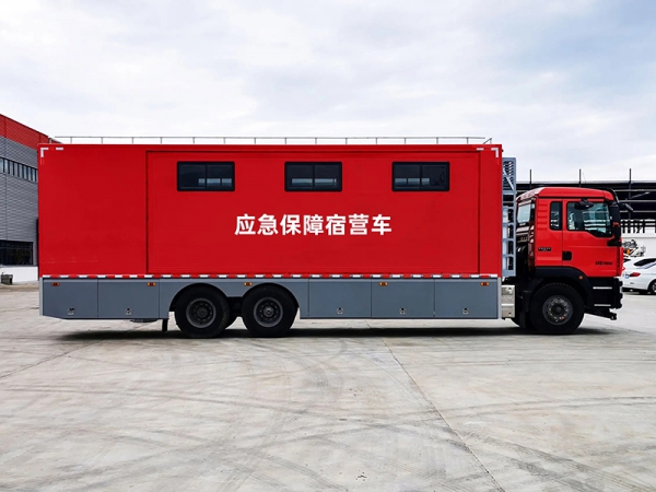 重汽汕德卡應(yīng)急保障宿營車