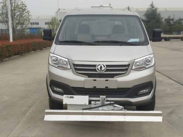 東風(fēng)純電動(dòng)路面養(yǎng)護(hù)車