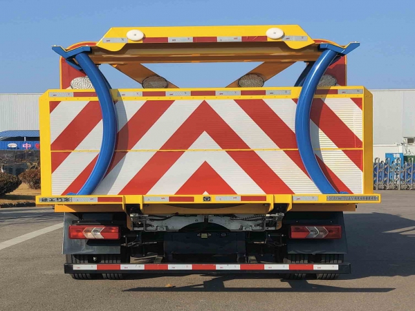 江鈴純電動(dòng)防撞緩沖車(chē)