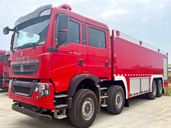 重汽豪沃25噸泡沫消防車